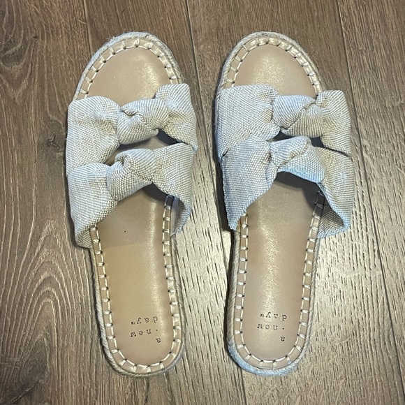 a new day Shoes - Miriam Sandal - Size 7